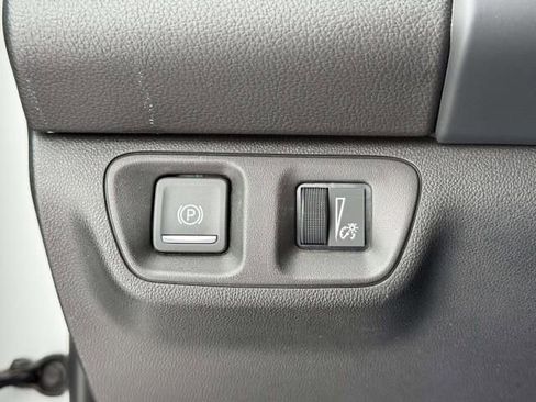 Used 2023 GMC Acadia SLT image 21