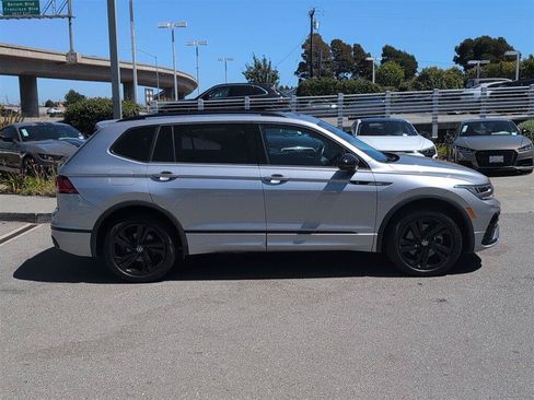 Used 2023 Volkswagen Tiguan SE R-Line AWD/4WD image 5