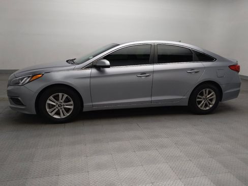 Used 2017 Hyundai Sonata SE FWD image 2