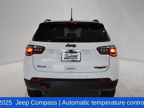 Used 2025 Jeep Compass Trailhawk AWD/4WD image 5