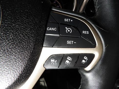 Used 2014 Jeep Cherokee Limited w/ Technology Group AWD/4WD image 21