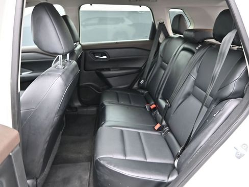 Used 2023 Nissan Rogue SV w/ SV Premium Package image 12