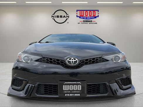 Used 2018 Toyota Corolla iM w/ Carpet Mat Package (TMS) FWD image 10