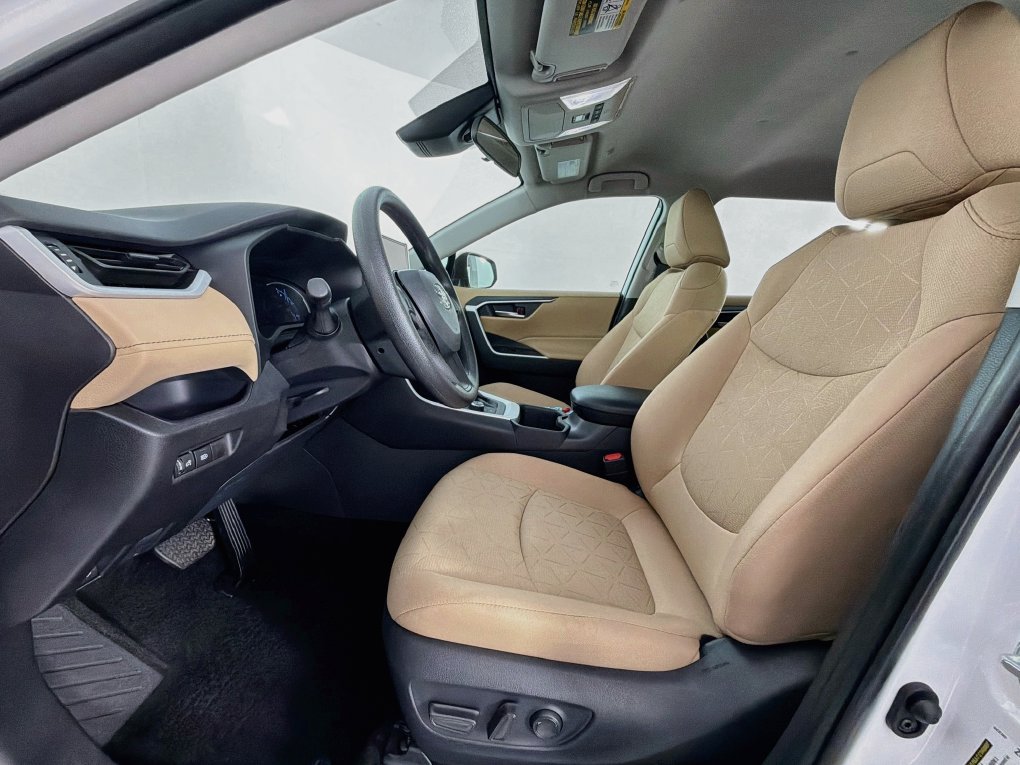 Used 2025 Toyota RAV4 XLE AWD/4WD image 12