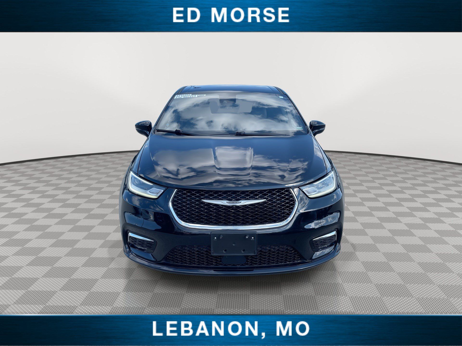 Used 2025 Chrysler Pacifica Select FWD image 3
