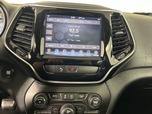 Used 2019 Jeep Cherokee Limited FWD image 22