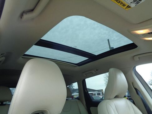 Used 2016 Volvo XC60 T5 Platinum w/ Protection Package image 38