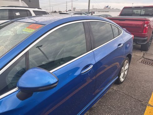 Used 2017 Chevrolet Cruze Premier w/ RS Package image 12