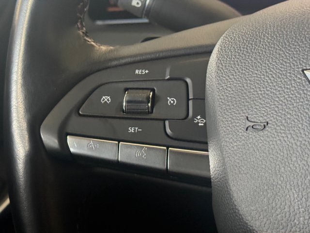 Used 2025 Cadillac XT4 Premium Luxury FWD image 10