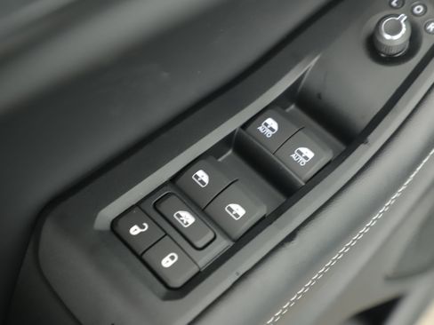 New 2025 Jeep Grand Cherokee Laredo image 9