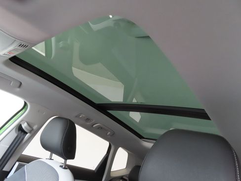 New 2025 Volkswagen Taos SE image 21