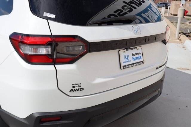 New 2026 Honda Pilot Black Edition image 8