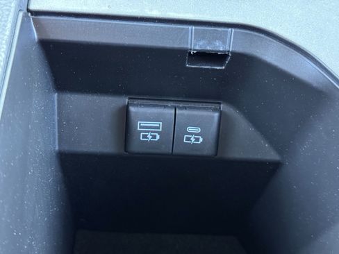 Used 2023 Toyota Camry XSE w/ Navigation Package image 30