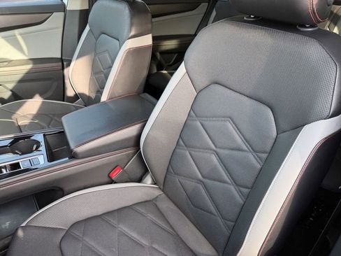 Used 2024 Volkswagen Atlas Peak Edition SE image 11