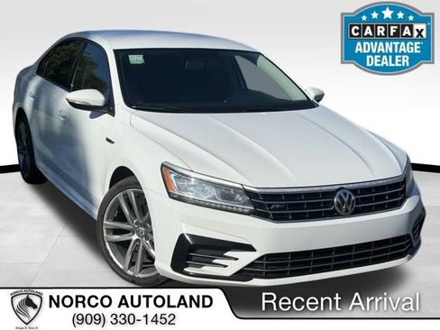 Used 2018 Volkswagen Passat 2.0T R-Line w/ R-Line Lighting Package image 1