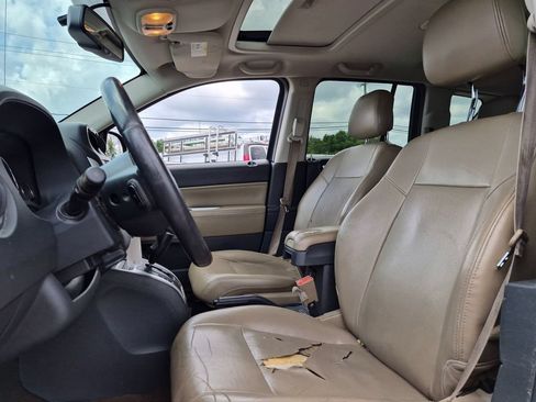 Used 2014 Jeep Compass Latitude FWD image 14
