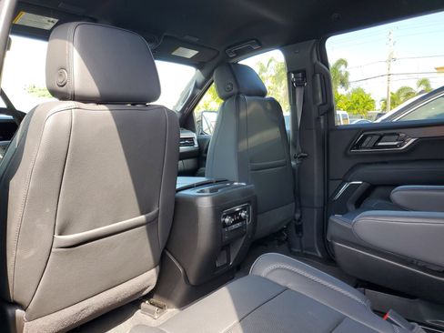 Used 2025 GMC Yukon XL Denali RWD image 11