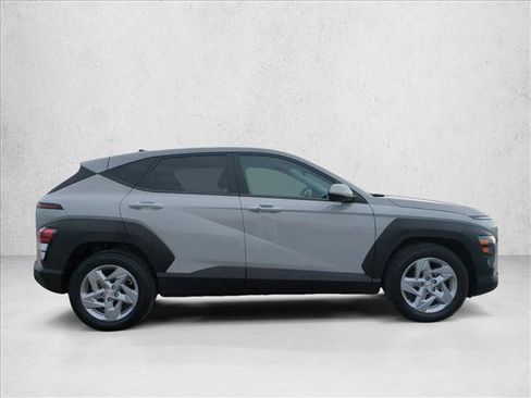 Used 2025 Hyundai Kona SE image 4