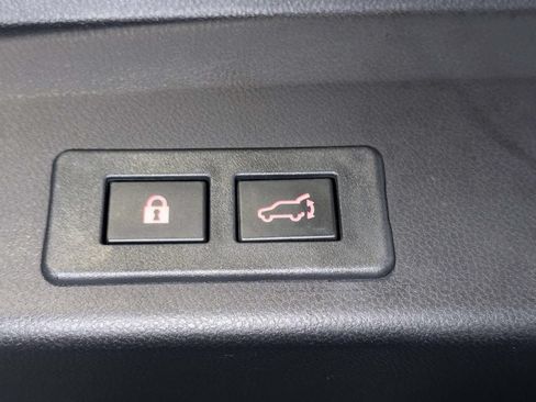 Used 2022 Subaru Ascent Touring AWD/4WD image 18