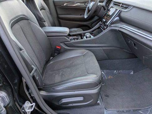 Used 2023 Jeep Grand Cherokee Altitude image 19