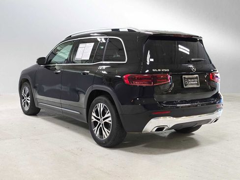 Used 2024 Mercedes-Benz GLB 250 4MATIC image 5