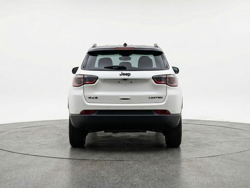 Used 2025 Jeep Compass Trailhawk image 7