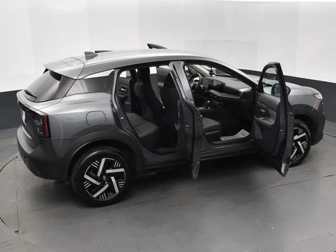 Used 2025 Nissan Kicks SV FWD image 6
