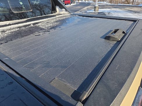 Used 2022 Hyundai Santa Cruz SEL Premium image 35