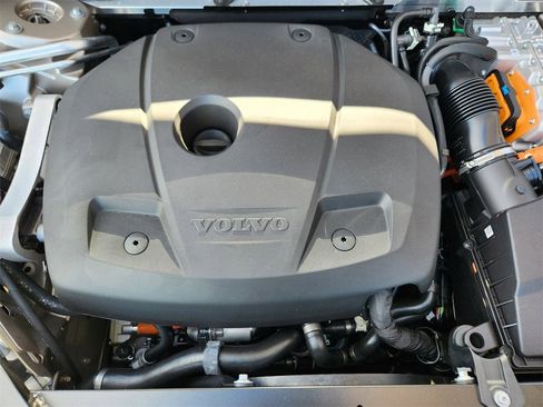 New 2026 Volvo XC60 T8 Ultra w/ Protection Package Premier image 19