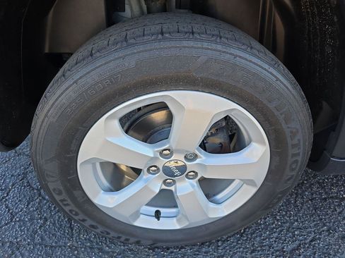 Used 2018 Jeep Compass Latitude w/ Safe & Security Group AWD/4WD image 17