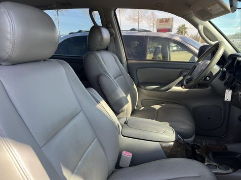 Used 2005 Toyota Sequoia SR5 image 31