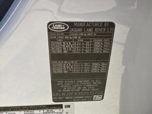 Used 2025 Land Rover Discovery S image 22