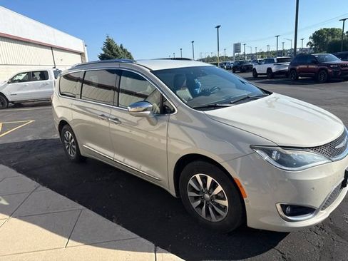 Used 2020 Chrysler Pacifica Limited w/ Advanced Safetytec Group FWD image 1