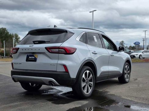 Used 2025 Ford Escape Platinum image 9