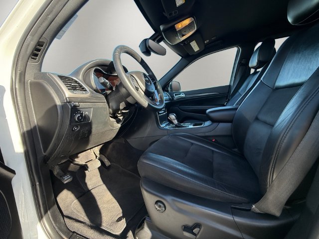 Used 2022 Jeep Grand Cherokee Laredo X RWD image 9