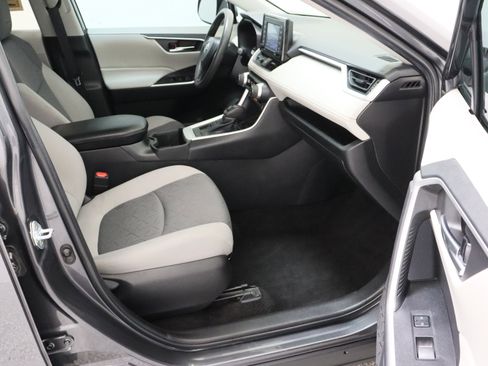 Used 2022 Toyota RAV4 XLE AWD/4WD image 36