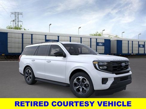 New 2026 Ford Expedition Active RWD image 7