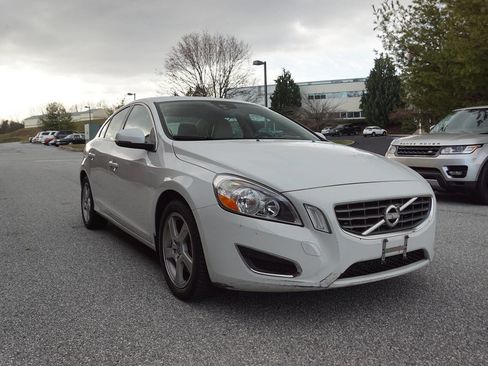 Used 2012 Volvo S60 T5 image 11