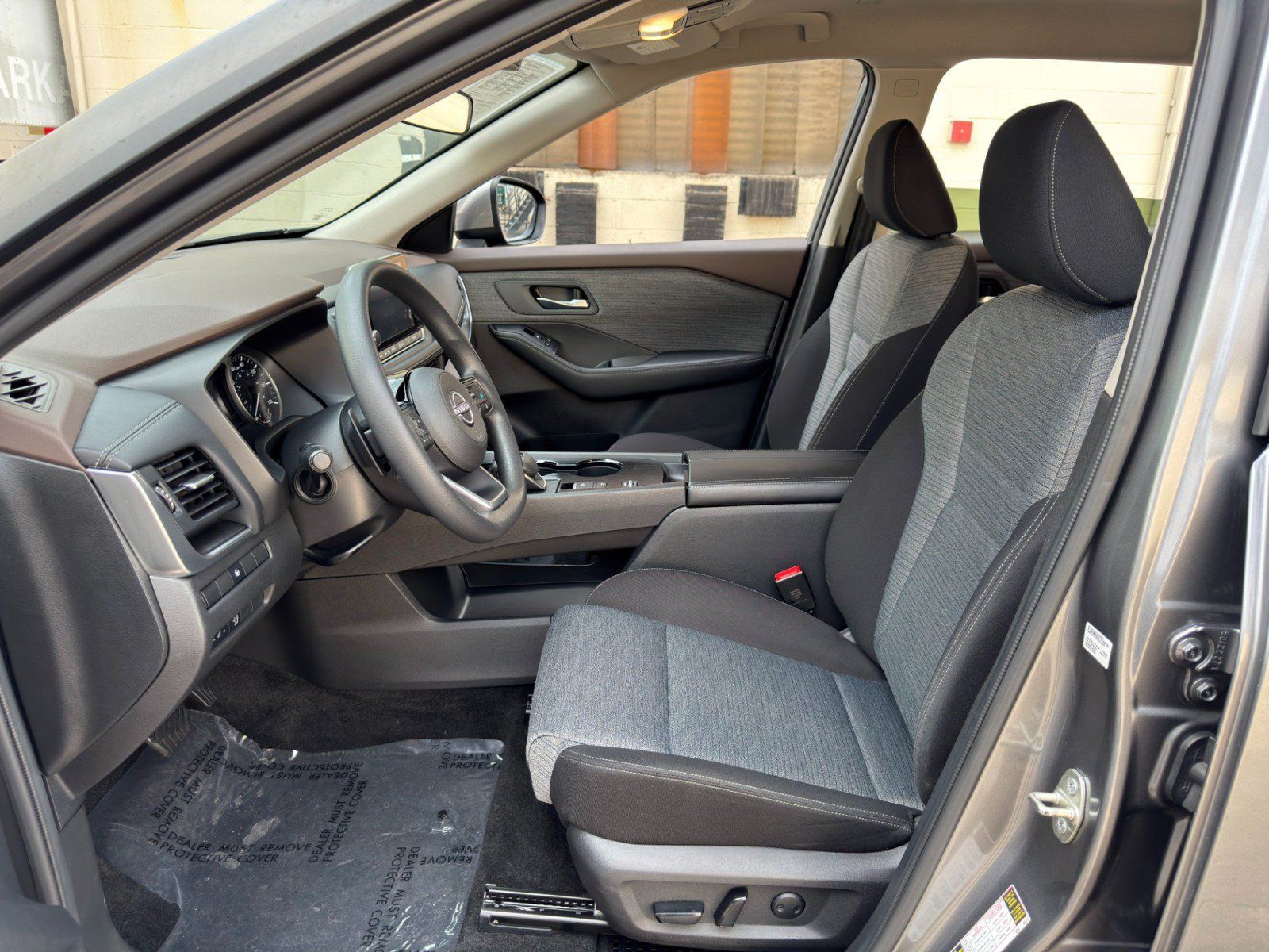Used 2023 Nissan Rogue SV FWD image 14