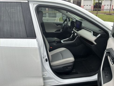 Used 2024 Toyota RAV4 Limited AWD/4WD image 33