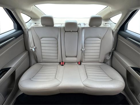 Used 2017 Ford Fusion SE image 16