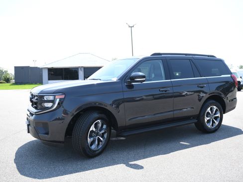 New 2027 Ford Expedition Active RWD image 7