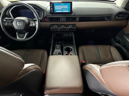 Used 2025 Honda Pilot Elite image 32