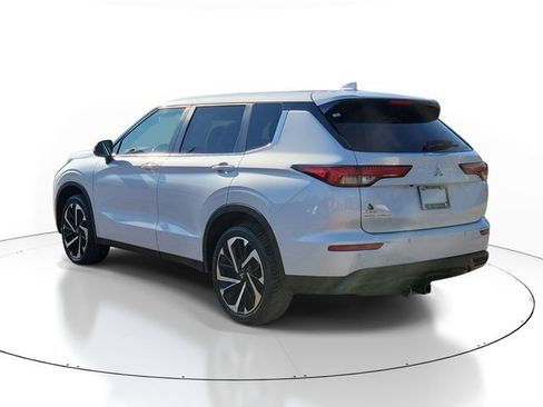 Used 2022 Mitsubishi Outlander ES AWD/4WD image 3