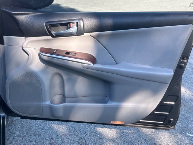 Used 2012 Toyota Camry XLE w/ Leather Pkg FWD image 34