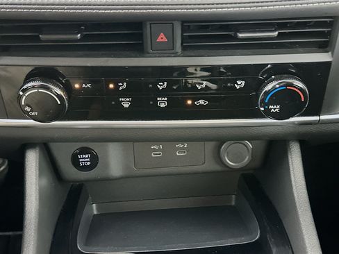Used 2024 Nissan Rogue S AWD/4WD image 23