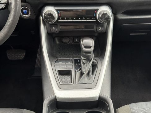 Used 2021 Toyota RAV4 XLE FWD image 17