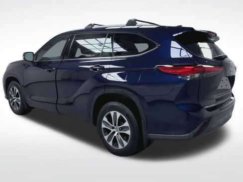Used 2022 Toyota Highlander XLE AWD/4WD image 23