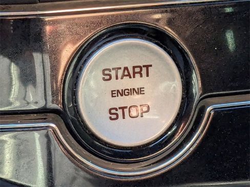 Used 2017 Jaguar F-PACE Prestige image 32