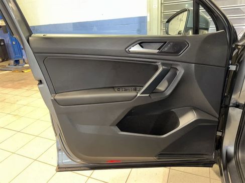 Used 2018 Volkswagen Tiguan SEL image 28